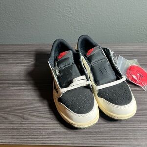 Jordan kids Air Jordan 1 low Travis Scott olive size 3y